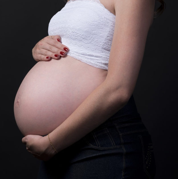 pregnant-2640994_1280